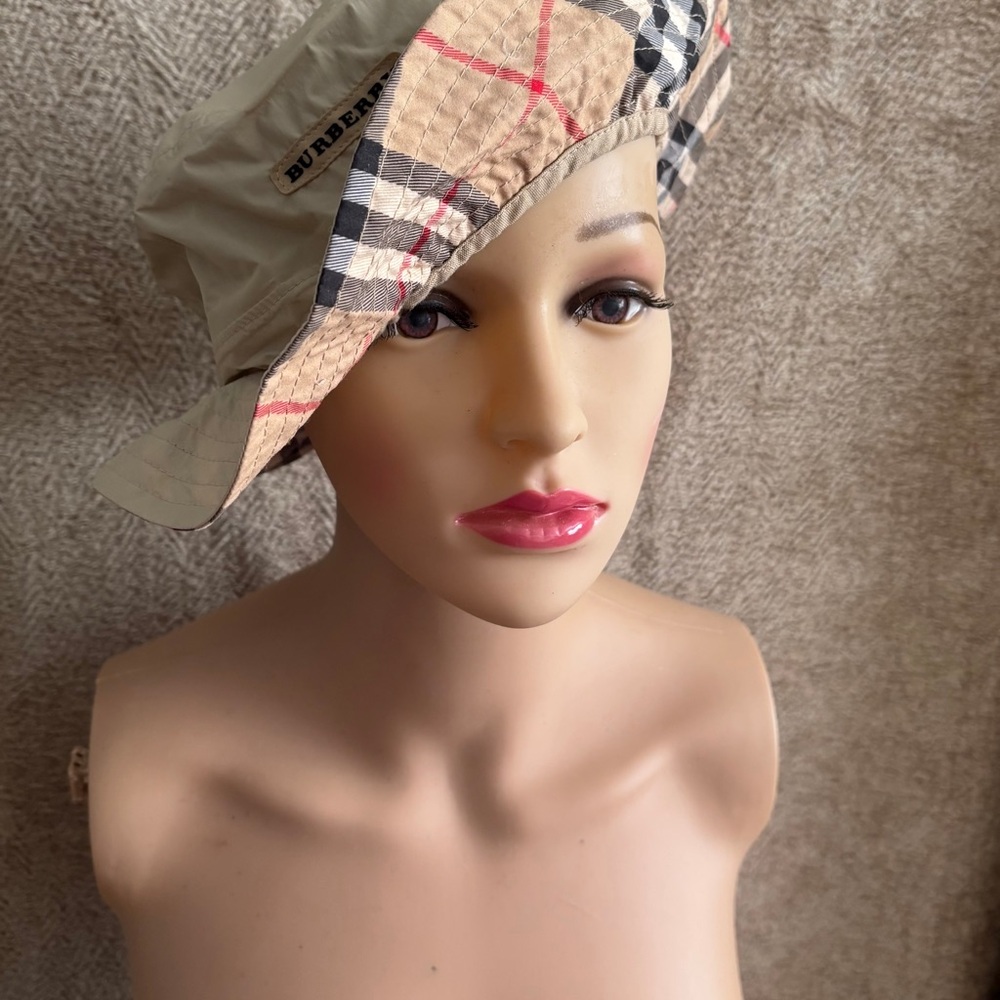 Burberry Nova Check waterproof Hat M/L New - Picture 5 of 15